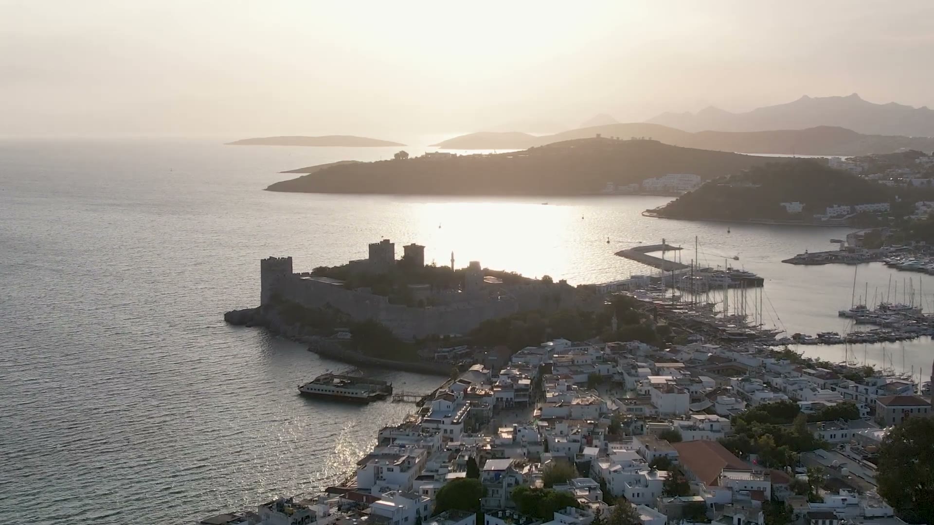 Küste und Marina von Bodrum aus der Luft